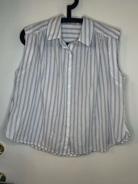 Levi's Women’s Sleeveless Button-Down Striped Top - White & Blue Size Medium